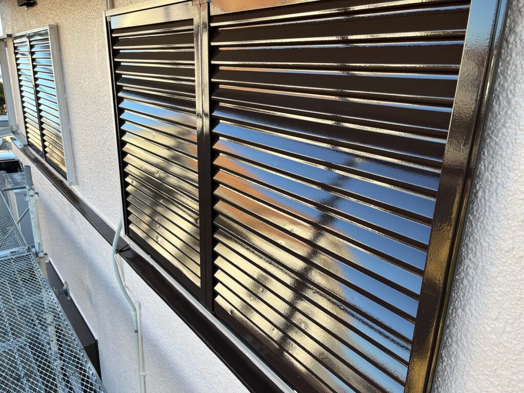 坂戸市の雨戸塗装施工後の写真