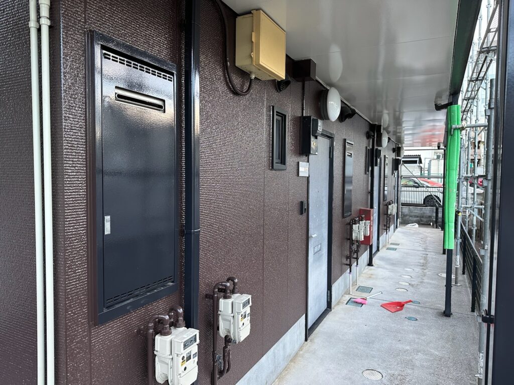 毛呂山町アパート共用部廊下塗装後の写真