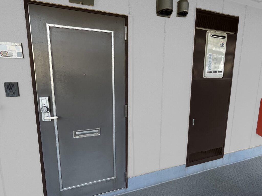 マンション共用部廊下塗装前の写真